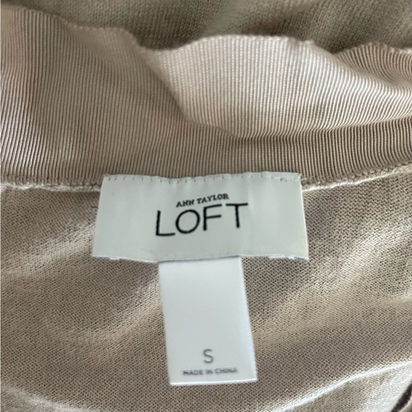 ANN TAYLOR LOFT Women’s Beige Ruffle Front V Neck Cardigan Sweater-Size S - Picture 3 of 4